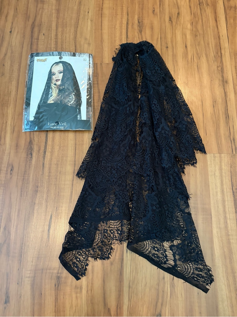 Spirit Halloween Lace Veil - Picture 2 of 5